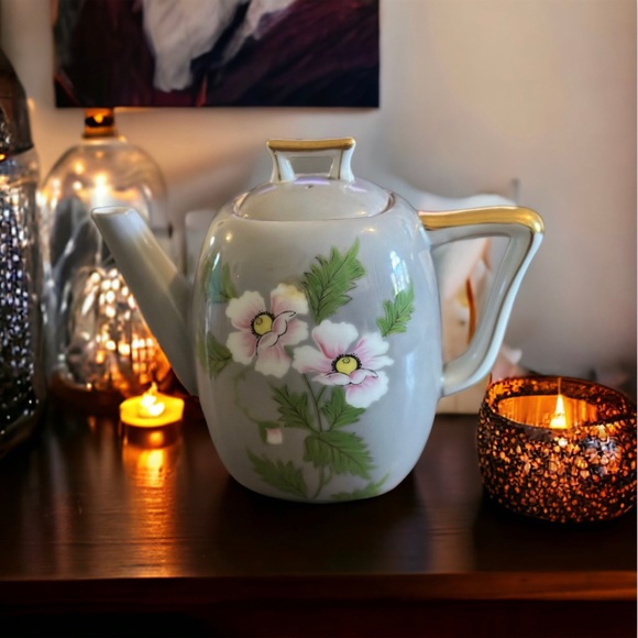 Beautiful Teapot from Occupied Japan - Picture 7 of 16